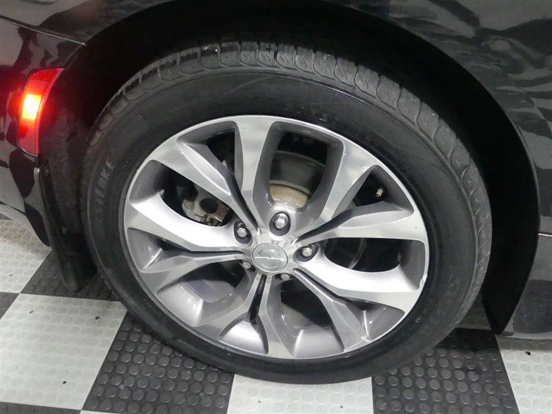 Used 2020 Chrysler Pacifica Limited w/ Tire & Wheel Group FWD image 14
