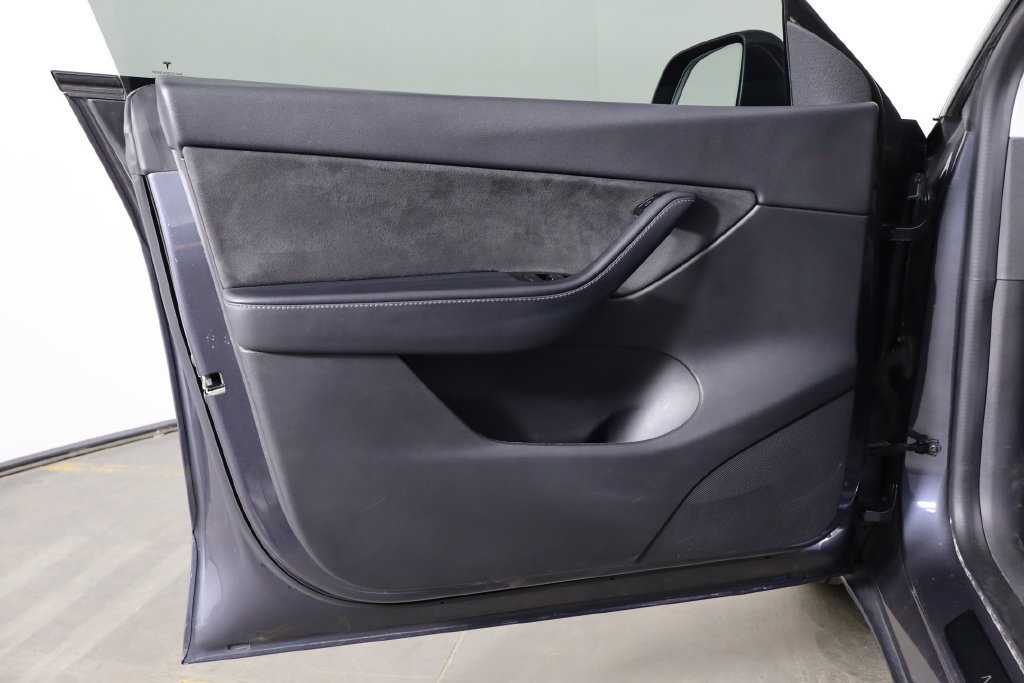 Used 2021 Tesla Model Y Long Range AWD/4WD image 17