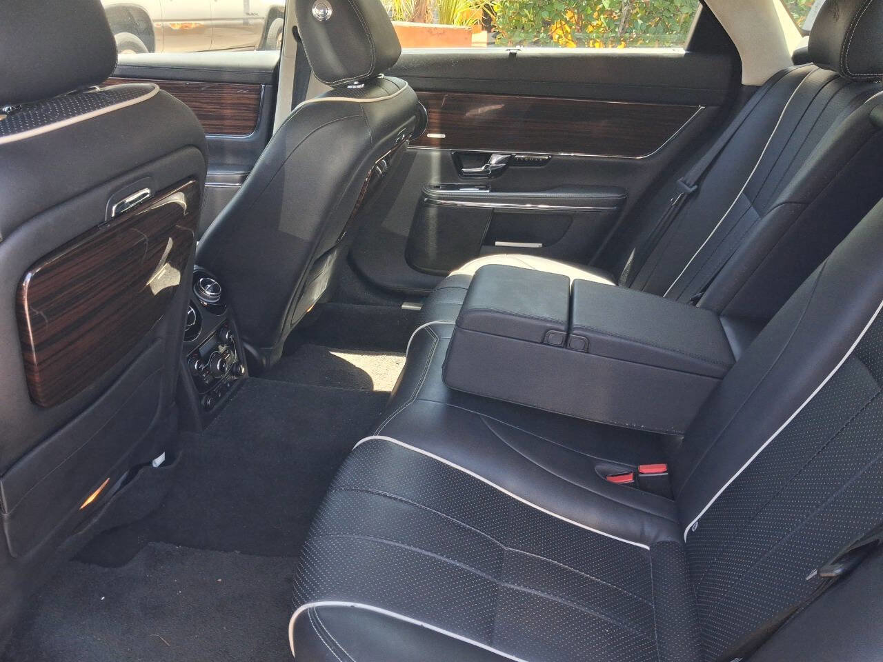 Used 2012 Jaguar XJ L RWD image 15