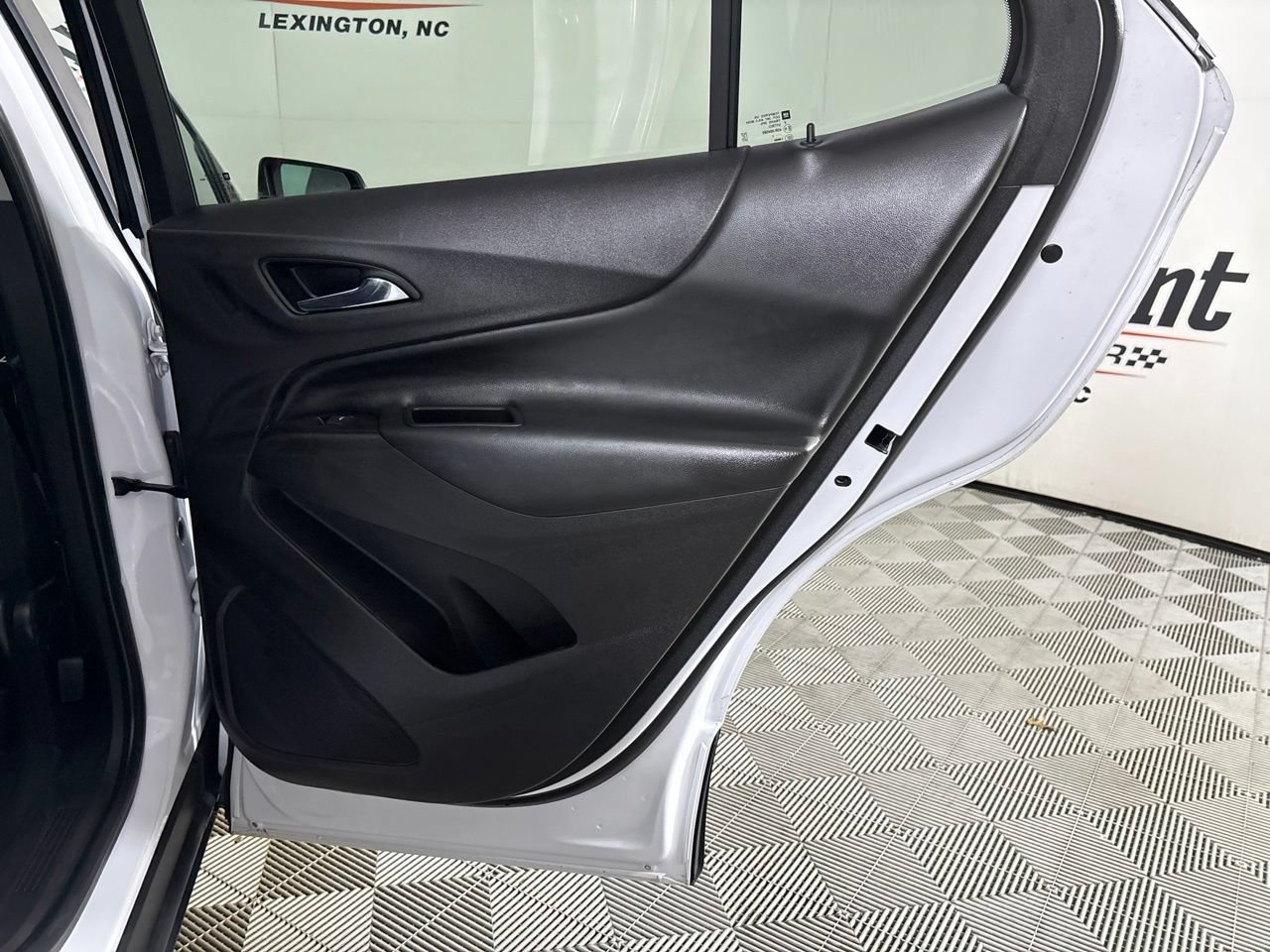 Used 2022 Chevrolet Equinox LT FWD image 28