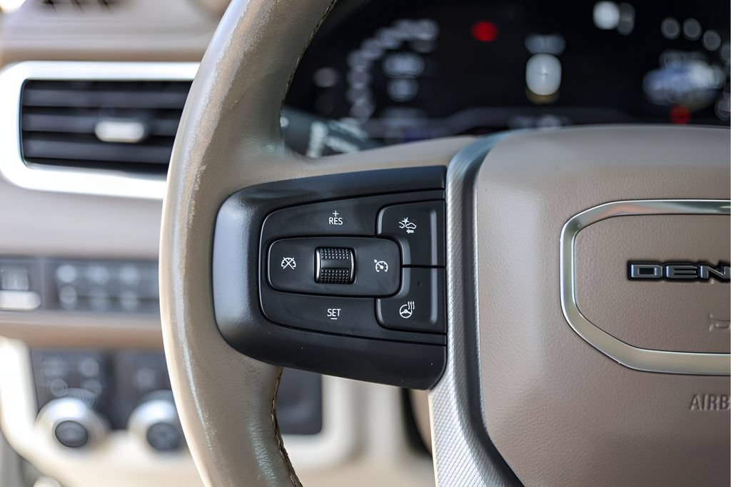Used 2022 GMC Yukon Denali AWD/4WD image 17