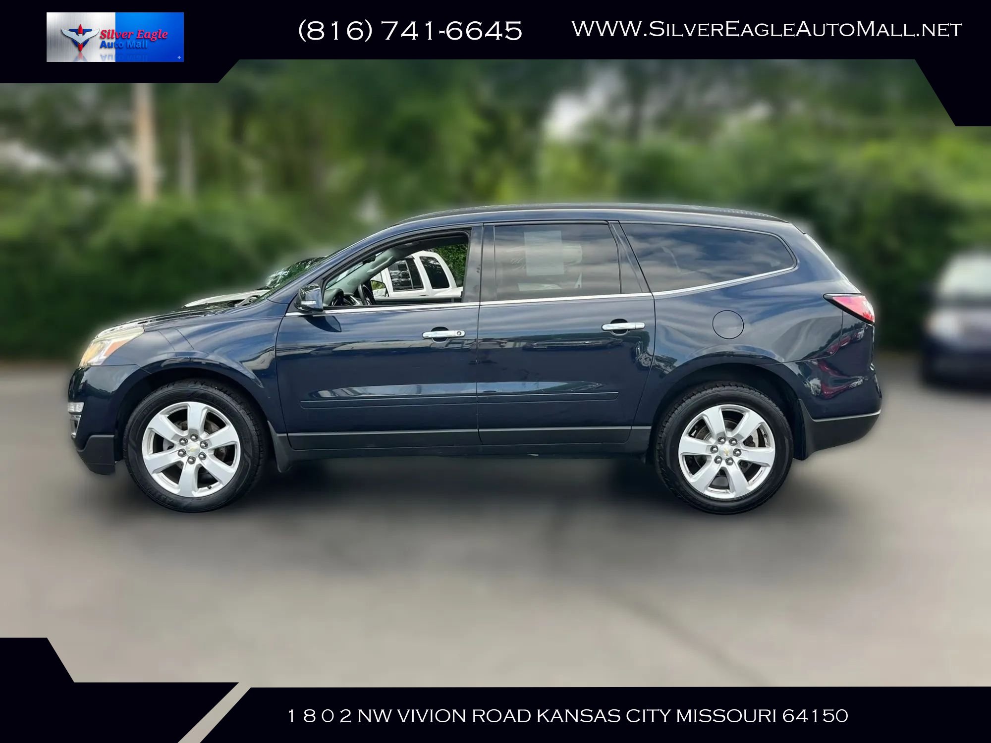Used 2017 Chevrolet Traverse LT w/ Style and Technology Package AWD/4WD image 2