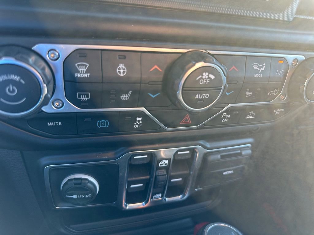 Used 2022 Jeep Wrangler Unlimited Sahara w/ Cold Weather Group image 20