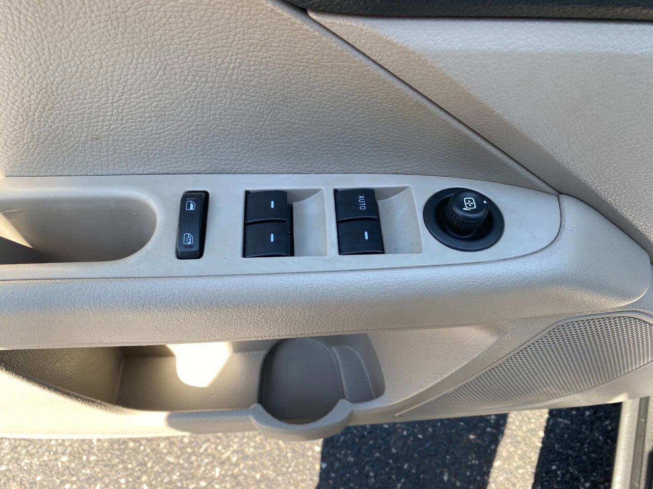 Used 2009 Ford Fusion SE FWD image 12