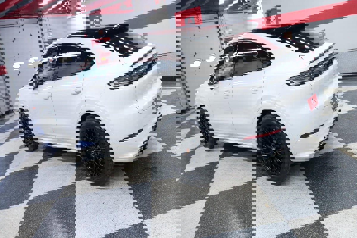 Used 2025 Porsche Cayenne Coupe image 6