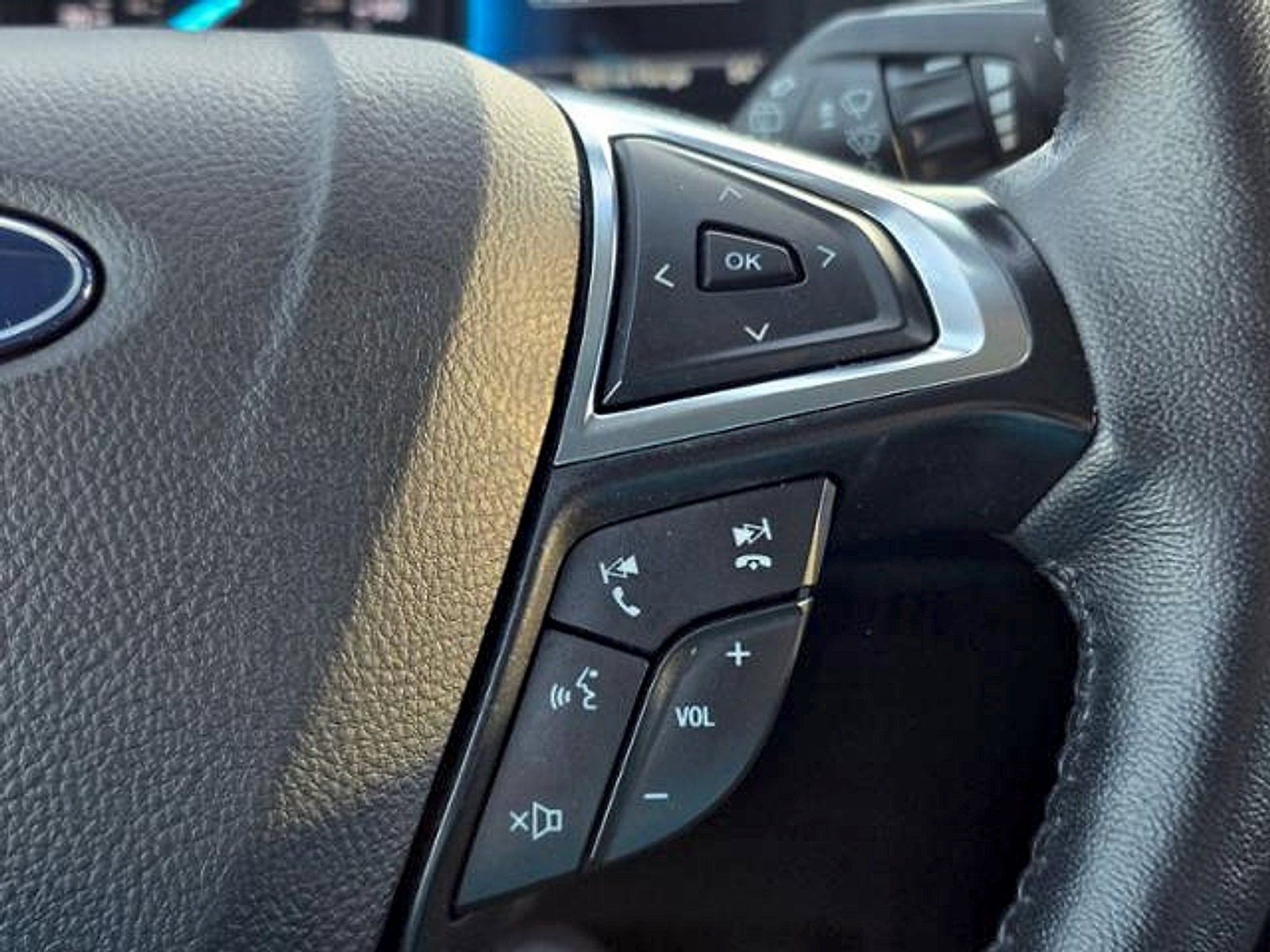 Used 2024 Ford Edge Titanium image 31