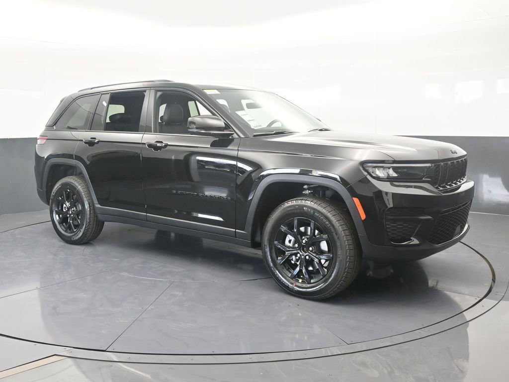 New 2025 Jeep Grand Cherokee Laredo image 8