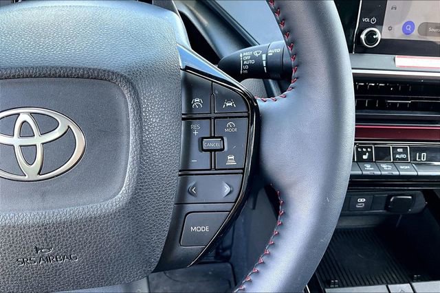 Used 2025 Toyota Prius Plug-In Hybrid image 11