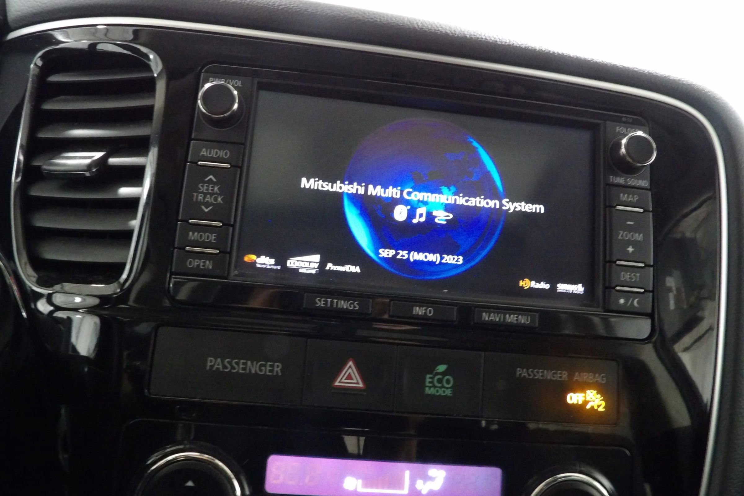 Used 2015 Mitsubishi Outlander GT AWD/4WD image 15