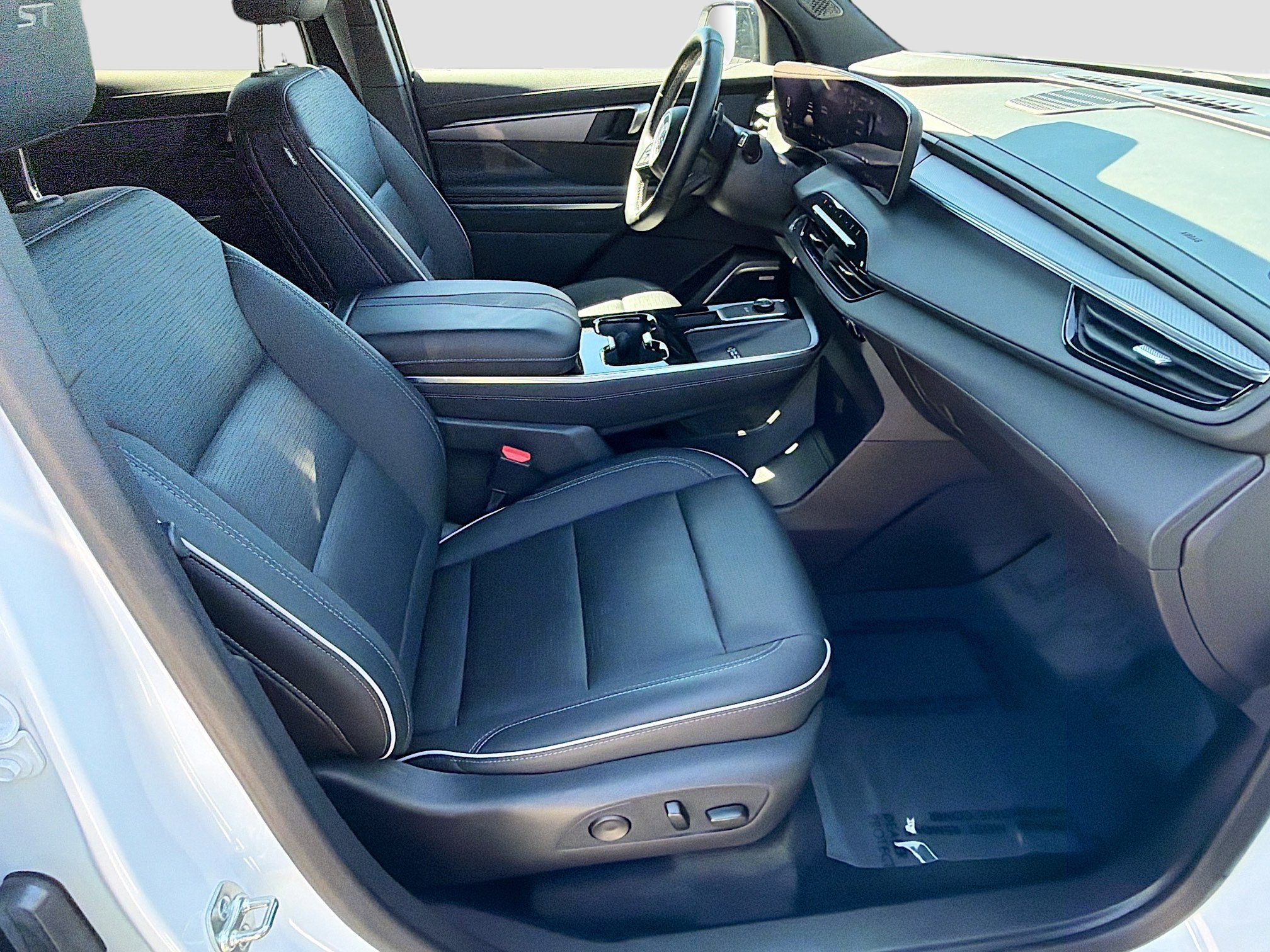 Used 2025 Buick Enclave Sport Touring image 15