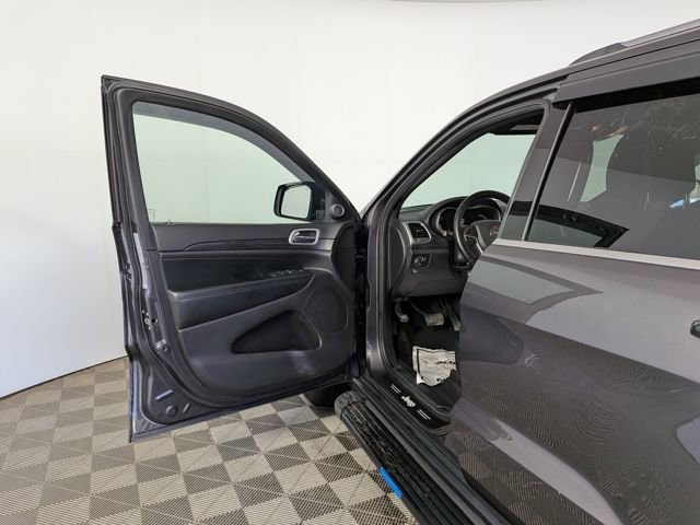 Used 2020 Jeep Grand Cherokee Laredo w/ Security & Convenience Group image 11