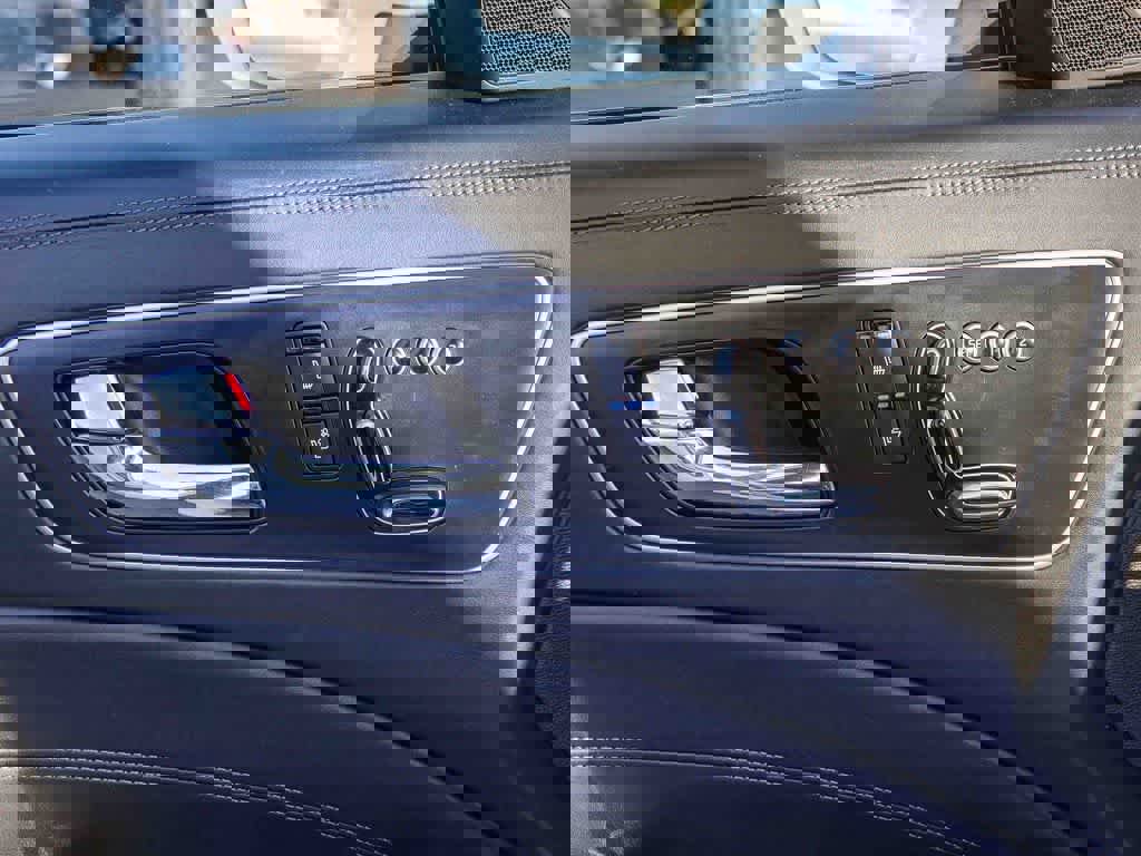 Used 2017 Kia K900 Luxury image 17