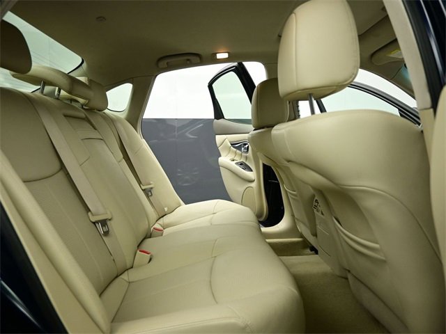 Used 2017 INFINITI Q70 3.7 image 38