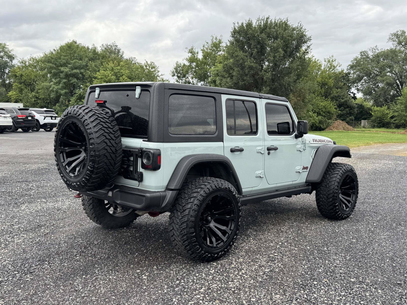 Used 2023 Jeep Wrangler Unlimited Rubicon w/ Cold Weather Group AWD/4WD image 24