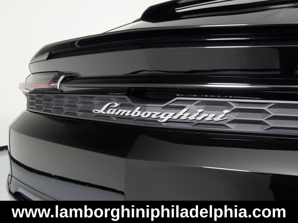 Used 2025 Lamborghini Urus SE AWD/4WD image 43