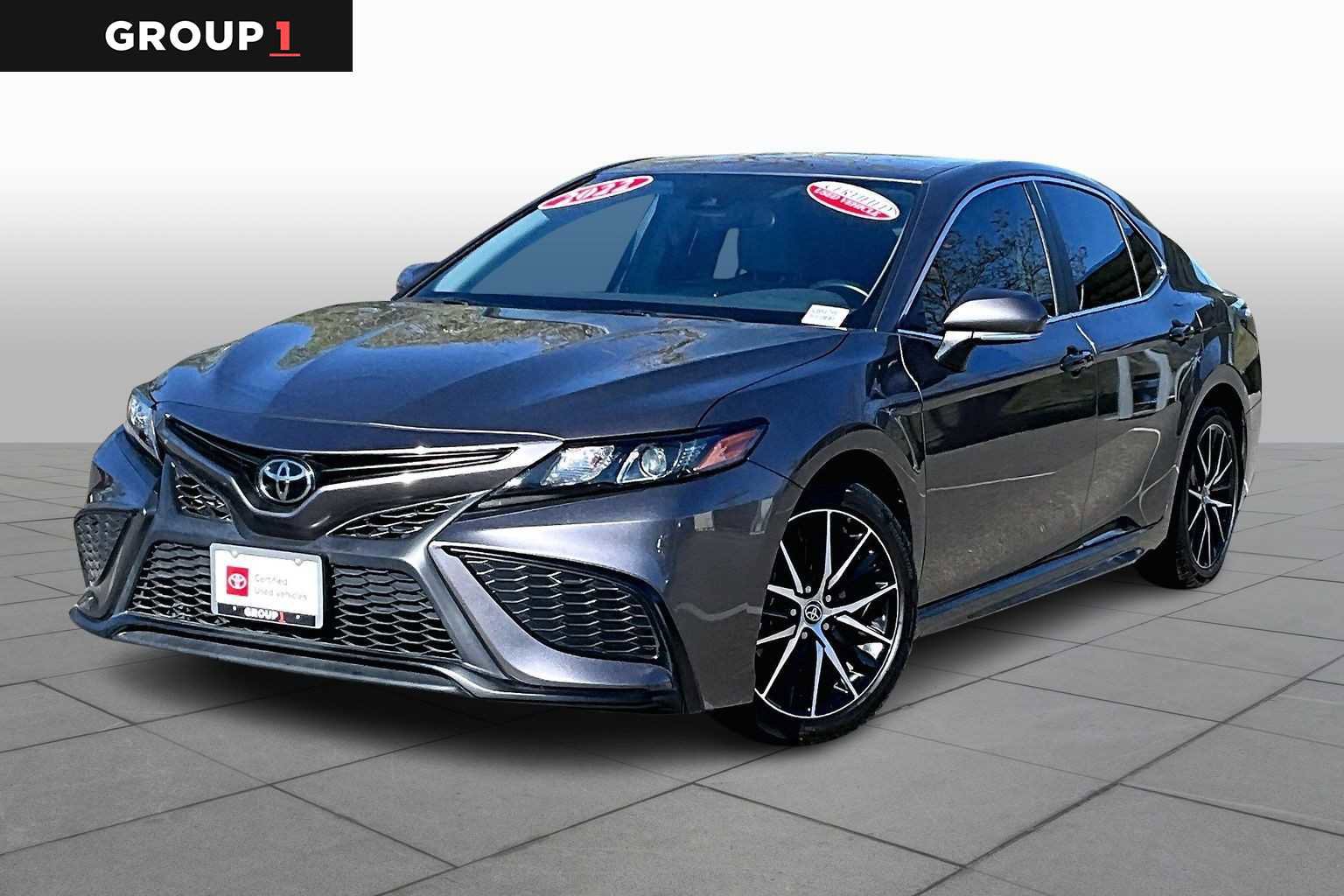 Certified 2022 Toyota Camry SE image 1