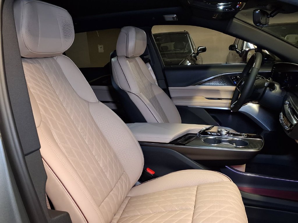 New 2026 Cadillac Lyriq Signature Sport w/ Nappa Leather Package RWD image 6