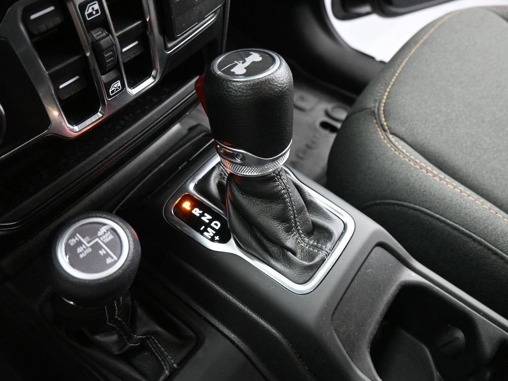 Used 2024 Jeep Wrangler Unlimited AWD/4WD image 15