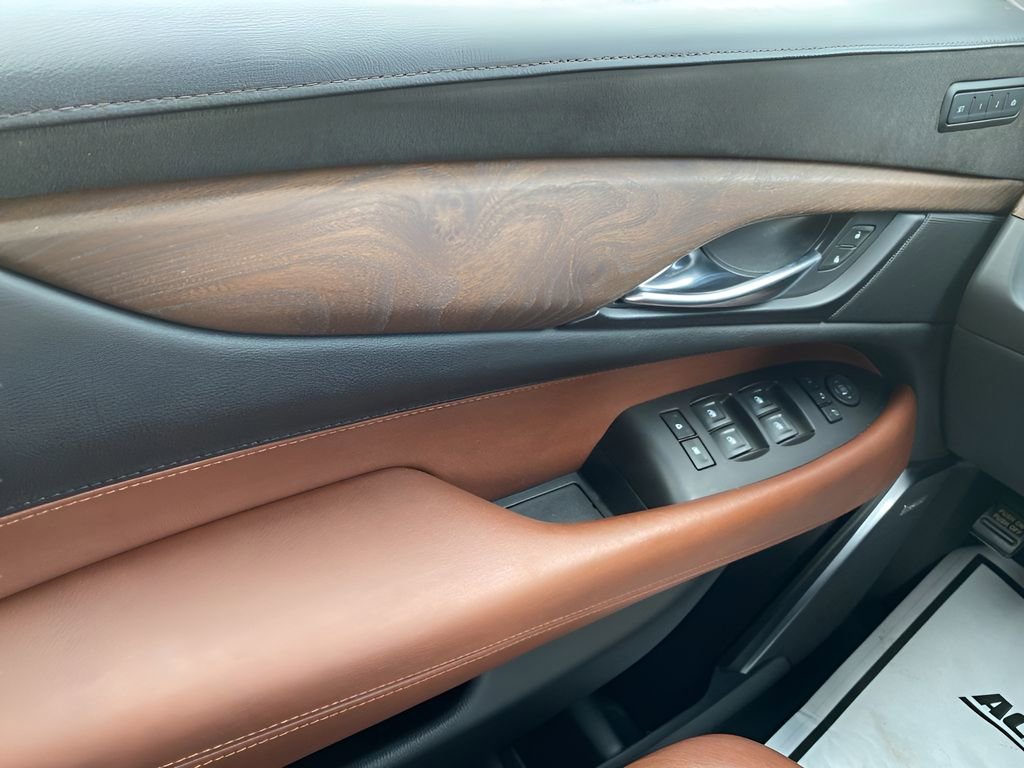 Used 2020 Cadillac Escalade Luxury AWD/4WD image 28