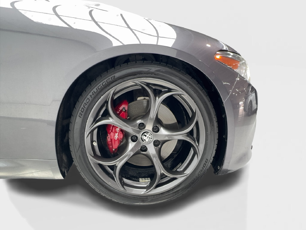 Used 2019 Alfa Romeo Giulia w/ Quick Order Package 22K Sport RWD image 15