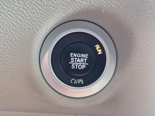 Used 2024 Chrysler Pacifica Touring-L image 41