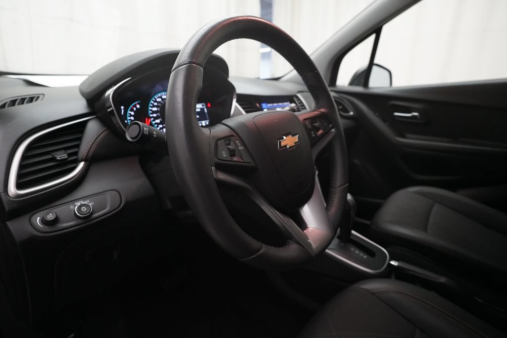 Used 2022 Chevrolet Trax LT w/ Midnight Edition AWD/4WD image 8