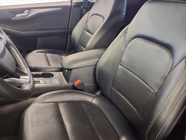 Used 2021 Ford Escape Titanium image 3