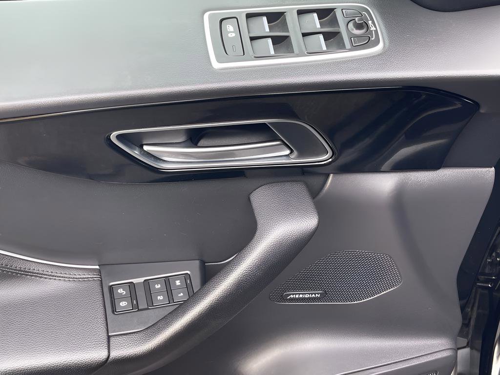 Used 2018 Jaguar F-PACE Premium image 16