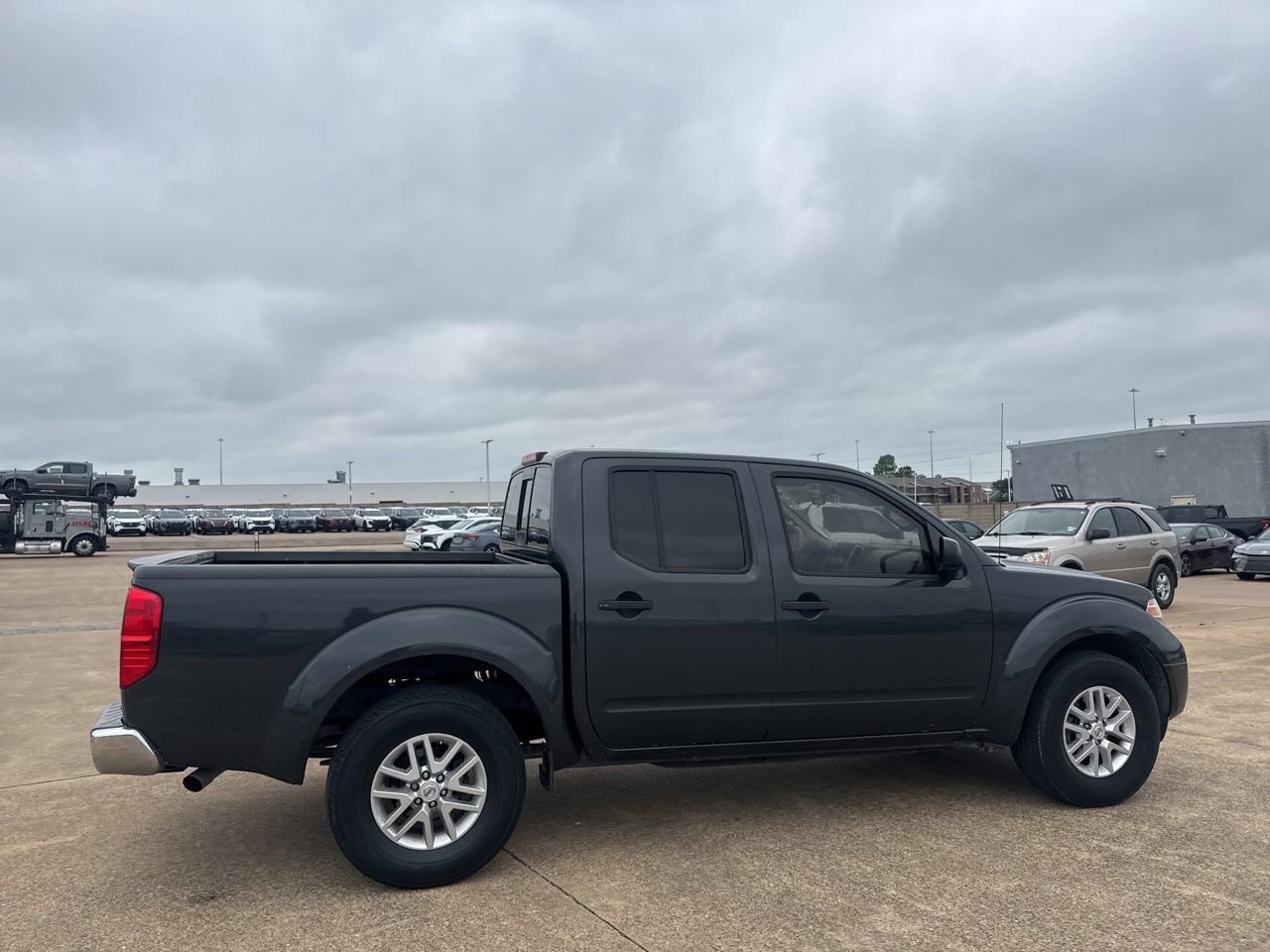 Used 2015 Nissan Frontier SV RWD image 21