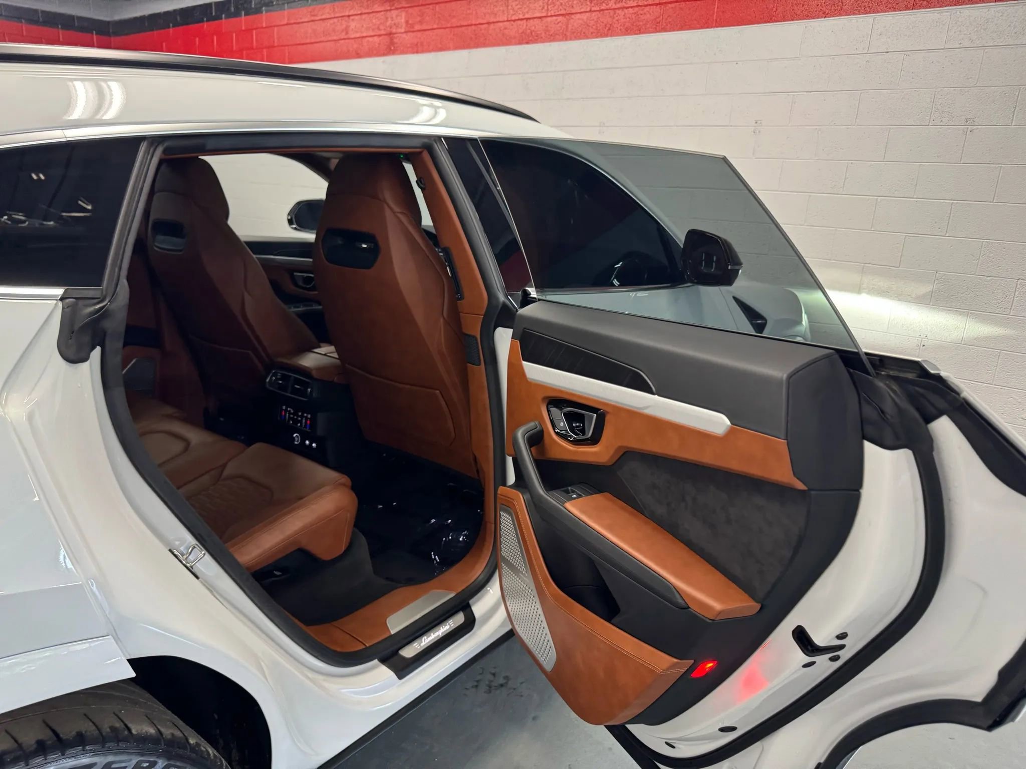 Used 2021 Lamborghini Urus image 30