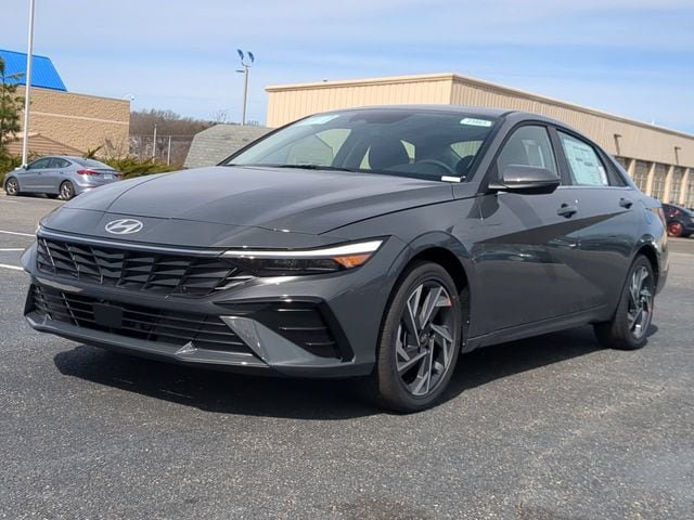 Used 2025 Hyundai Elantra Limited FWD image 7