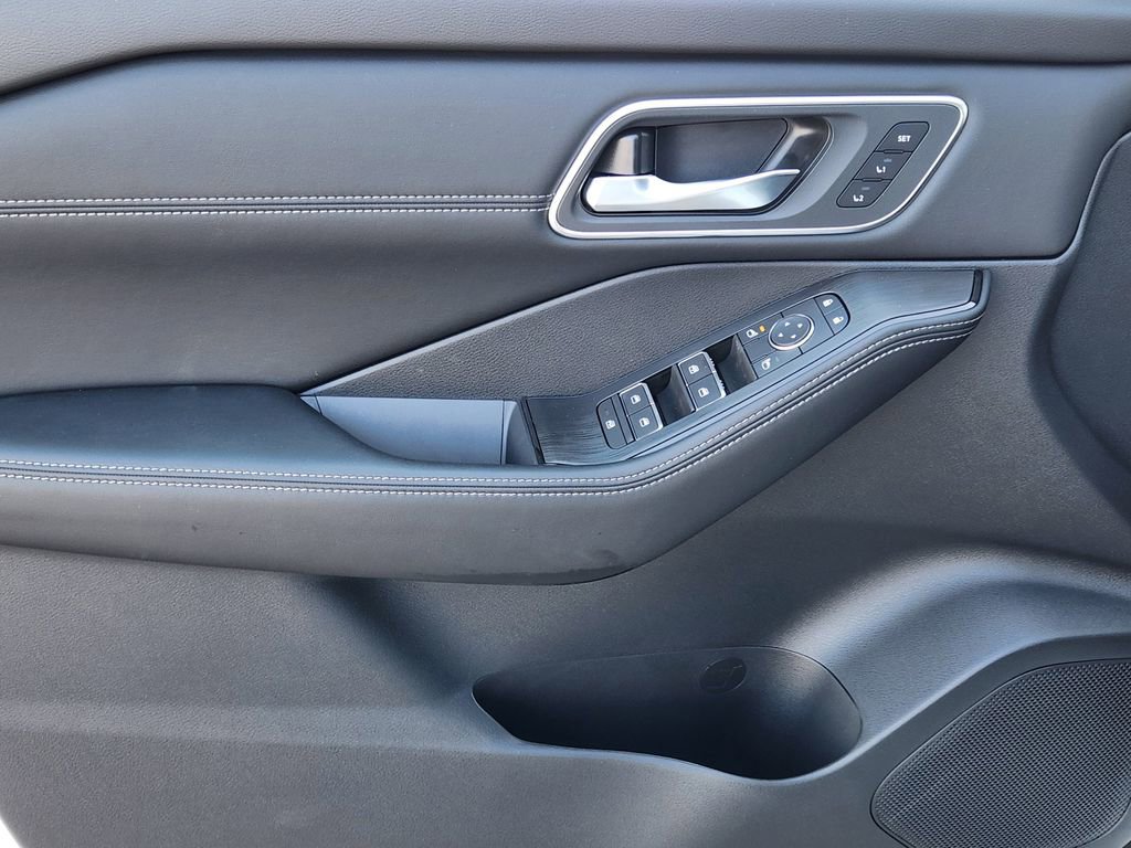 New 2026 Nissan Rogue Platinum w/ Platinum Premium Package image 18