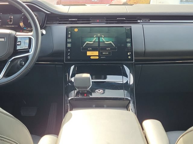 Used 2025 Land Rover Range Rover Sport SE AWD/4WD image 16