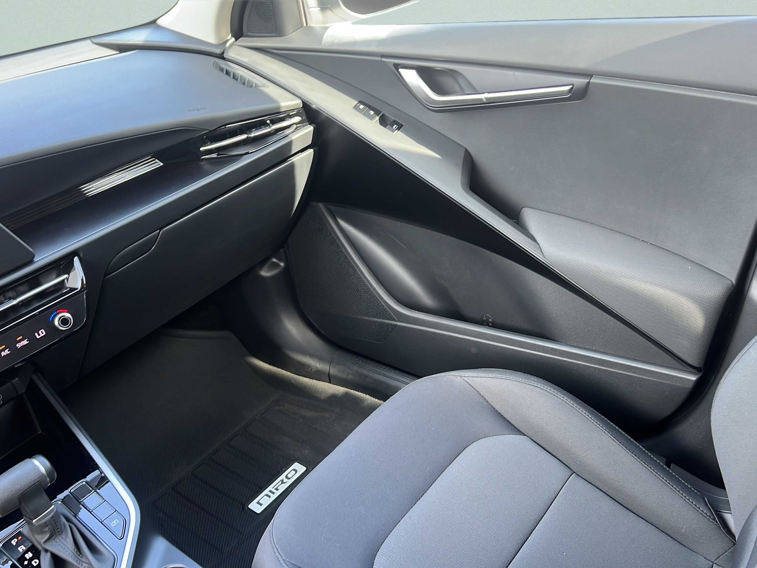 New 2026 Kia Niro LX FWD image 14