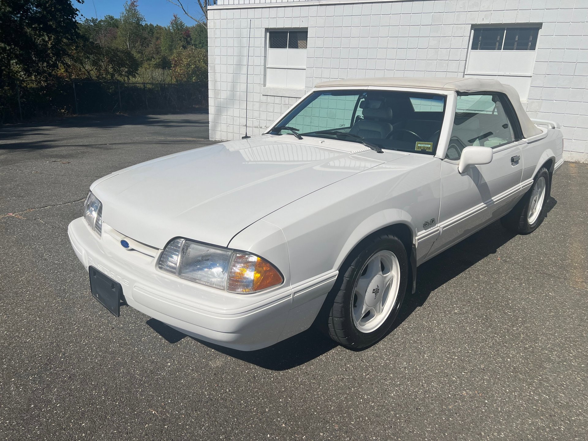Used 1993 Ford Mustang LX RWD image 2
