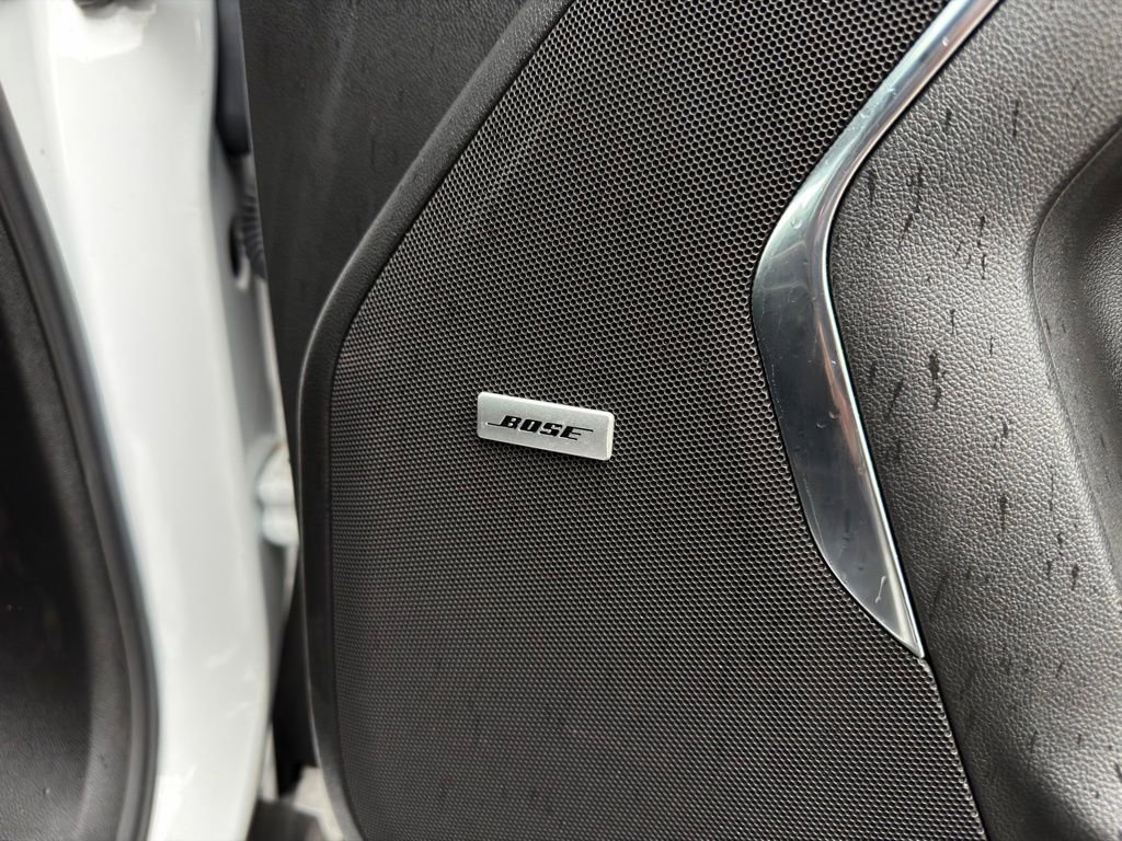 Used 2024 GMC Yukon SLT AWD/4WD image 3