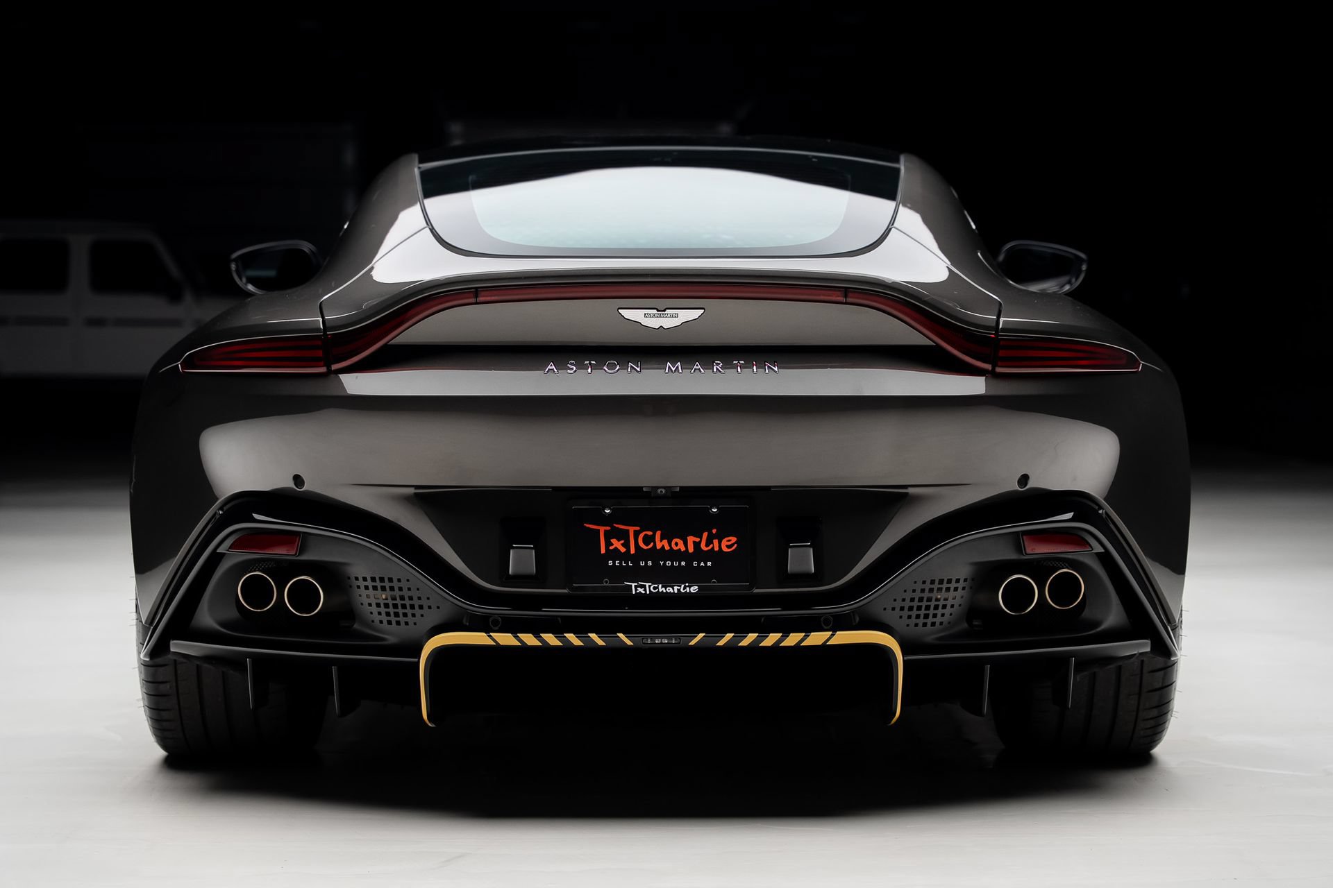 Used 2022 Aston Martin V8 Vantage Coupe RWD image 35