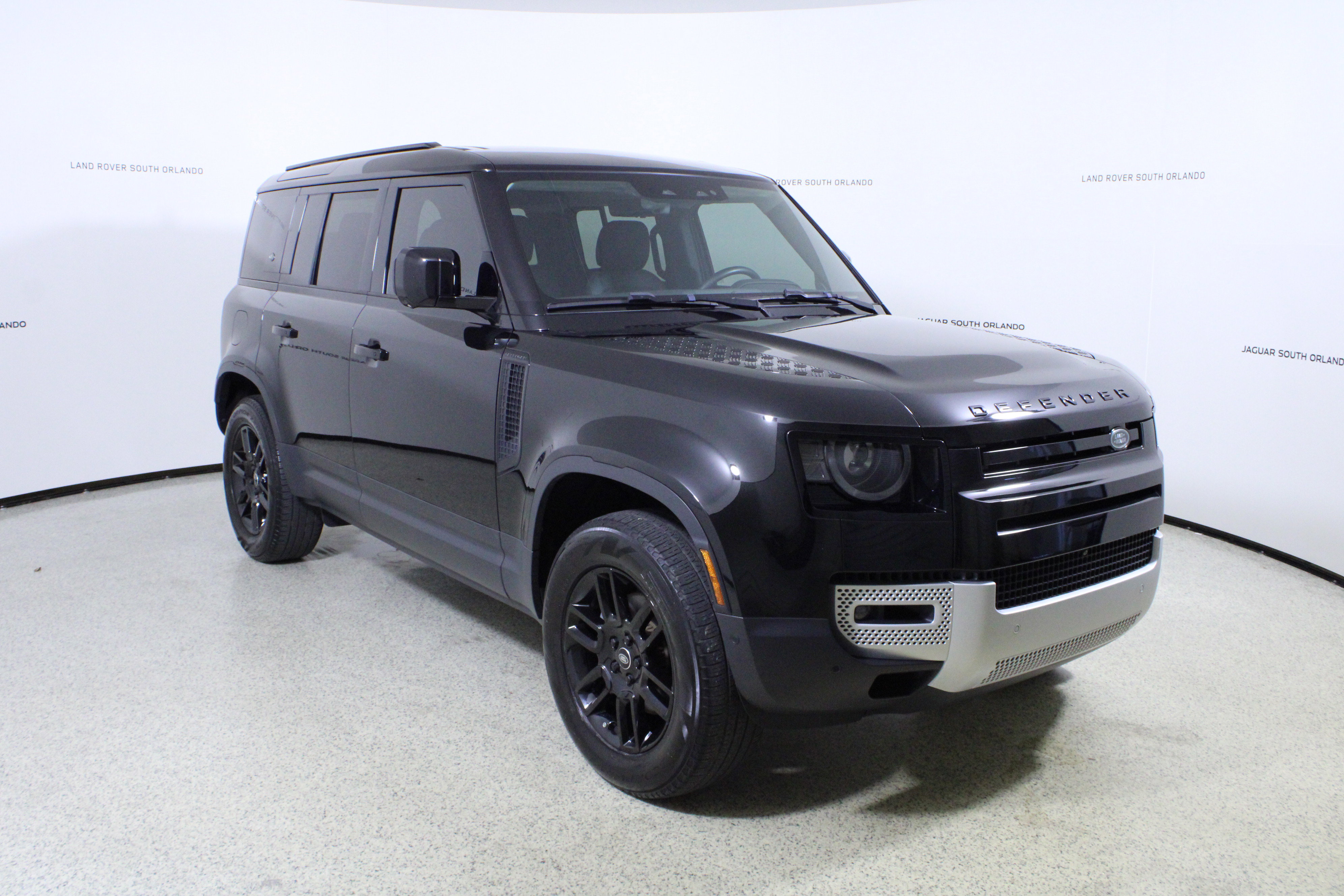 Used 2024 Land Rover Defender 110 S image 3