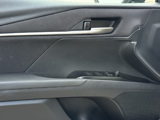 Used 2025 Toyota Camry SE FWD image 26