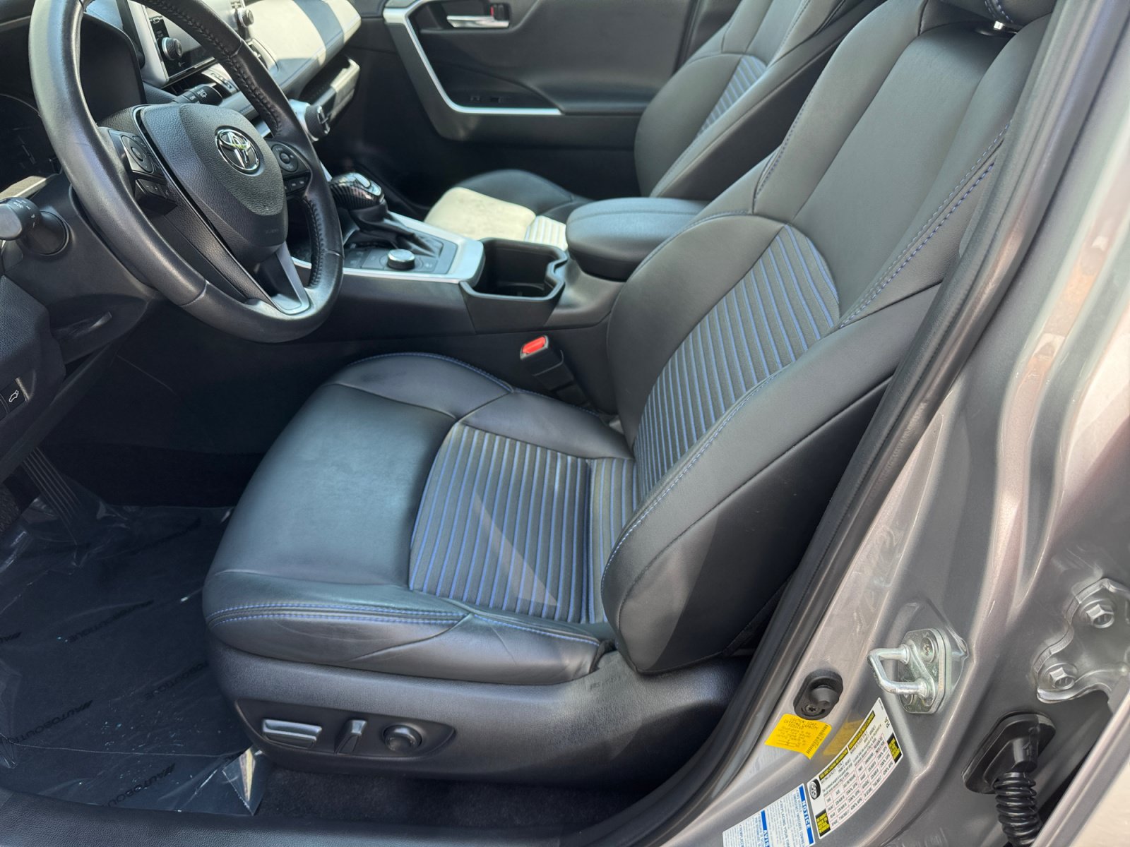Used 2022 Toyota RAV4 XSE w/ XSE Grade Weather Package AWD/4WD image 9