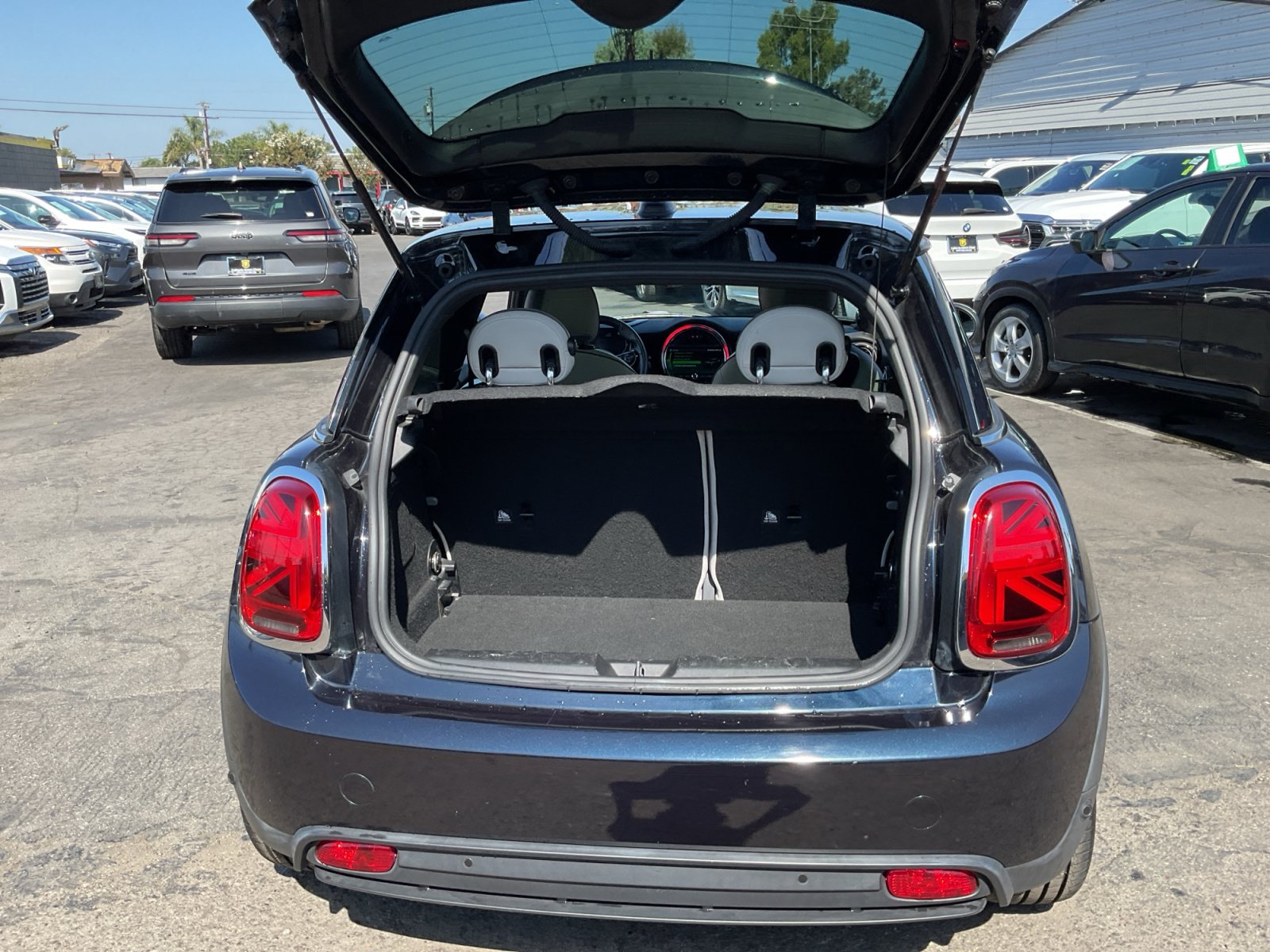 Used 2021 MINI Cooper SE w/ 8.8" Touchscreen Nav Package FWD image 26