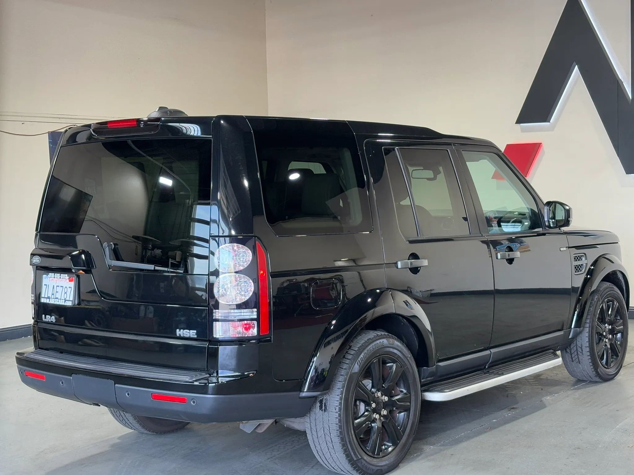 Used 2015 Land Rover LR4 HSE AWD/4WD image 4