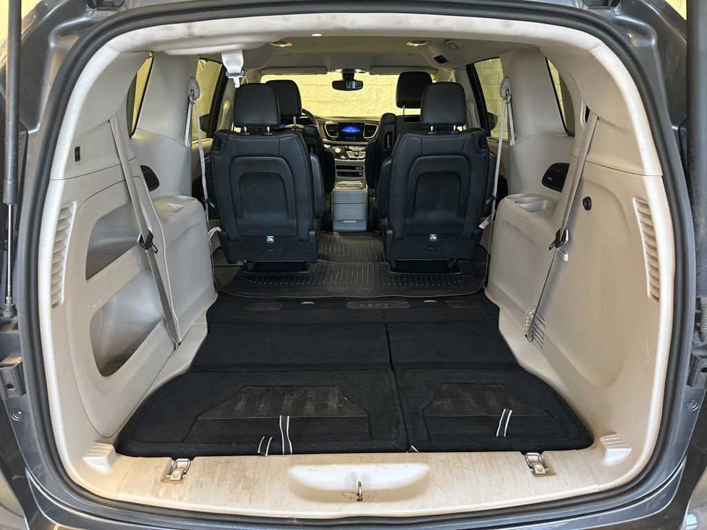 Used 2017 Chrysler Pacifica Touring-L Plus FWD image 9