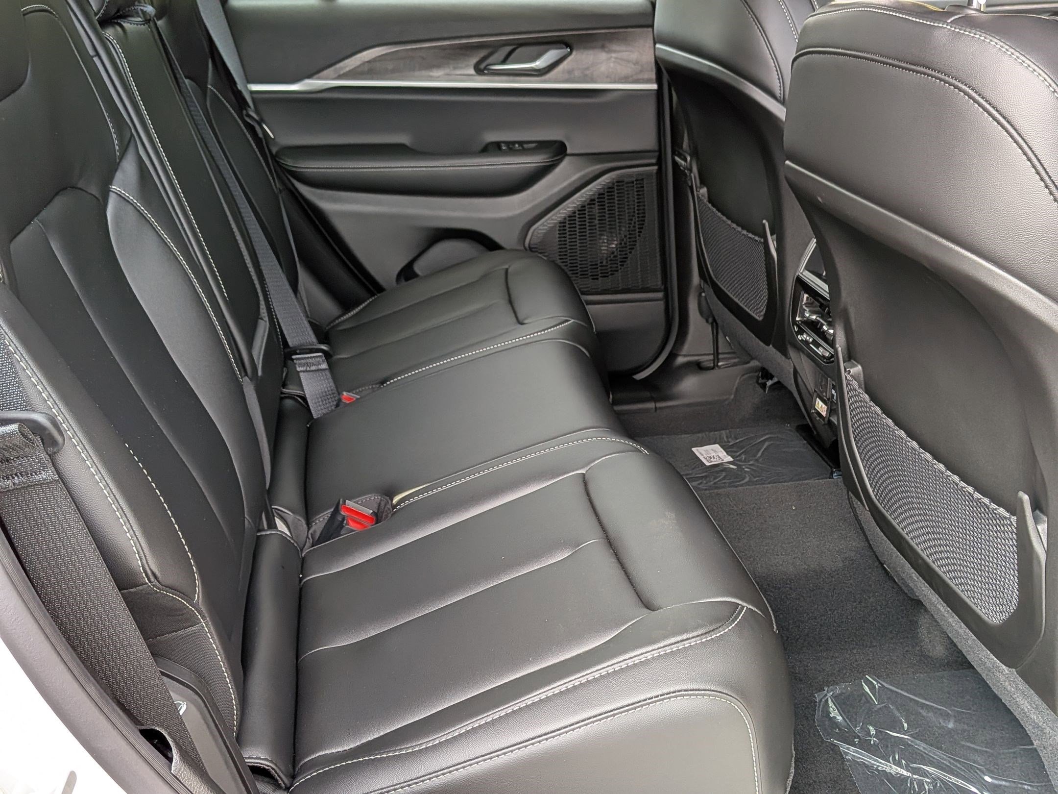 New 2025 Jeep Grand Cherokee Limited w/ Black Appearance Package image 32