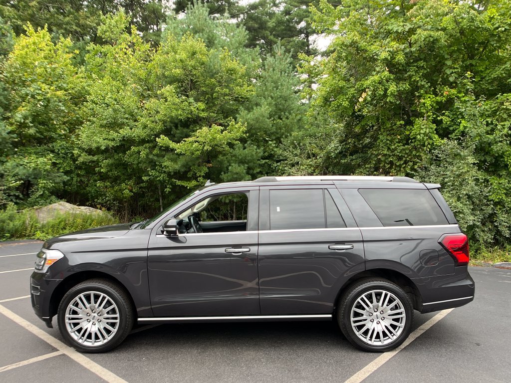 Used 2024 Ford Expedition Limited AWD/4WD image 2