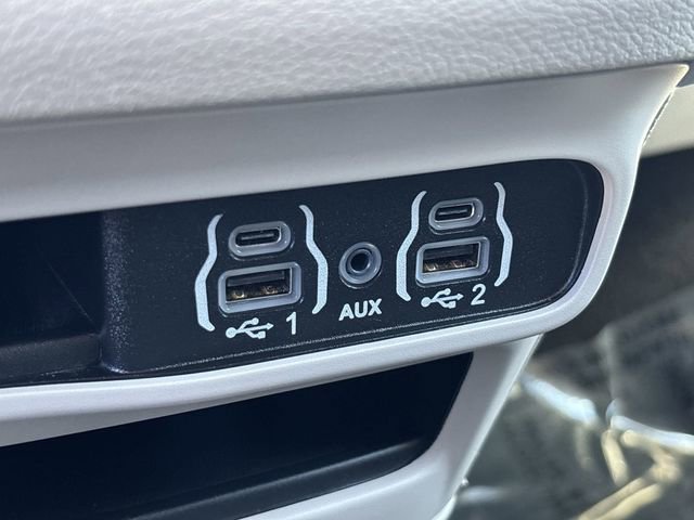 Certified 2024 Chrysler Pacifica Touring-L image 28