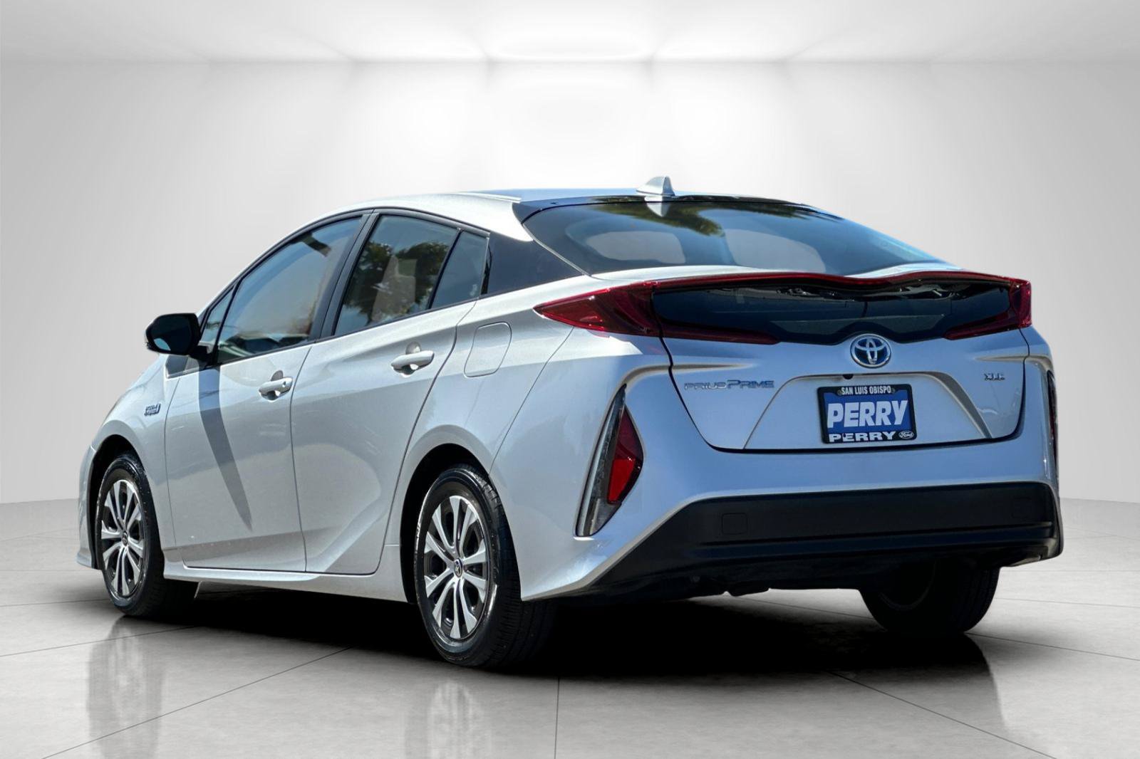 Used 2021 Toyota Prius Prime XLE w/ Carpet Mat Package (TMS) FWD image 5
