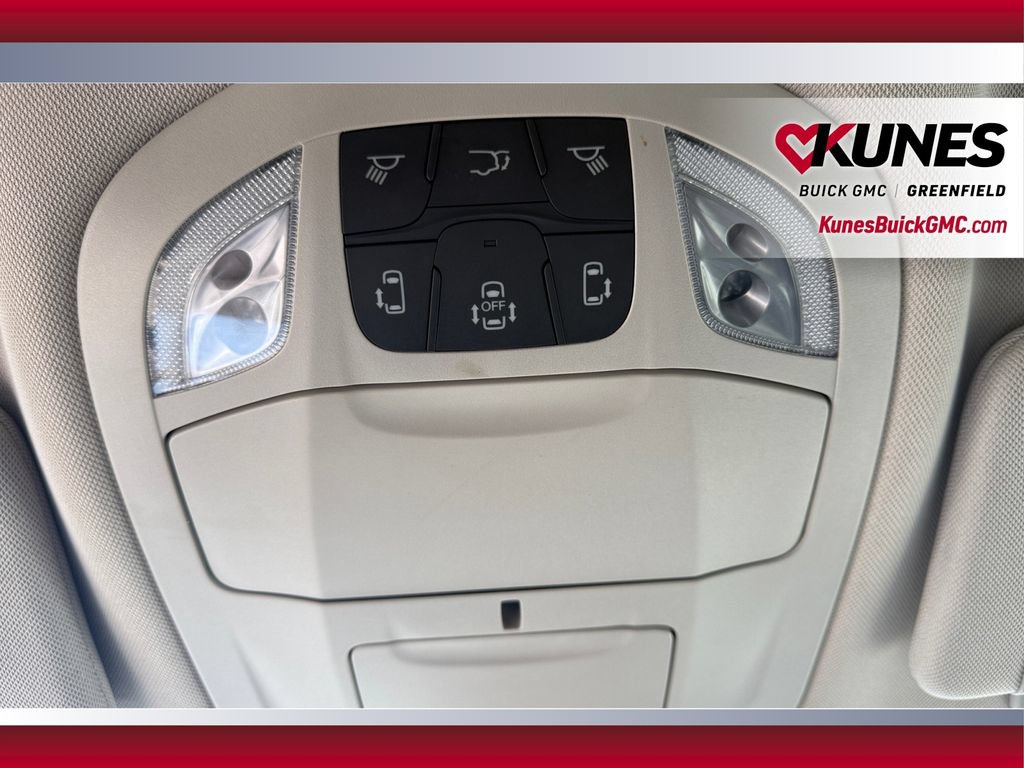 Used 2023 Chrysler Pacifica Touring-L FWD image 17
