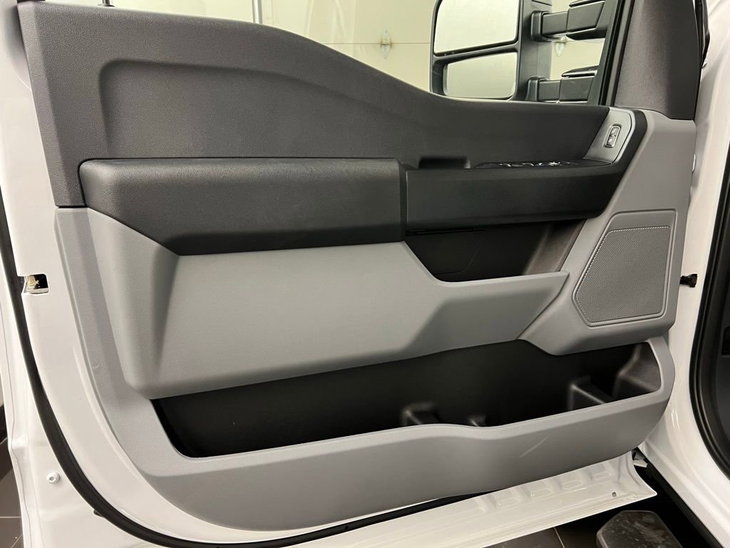New 2026 Ford F350 XL w/ XL Chrome Package image 25