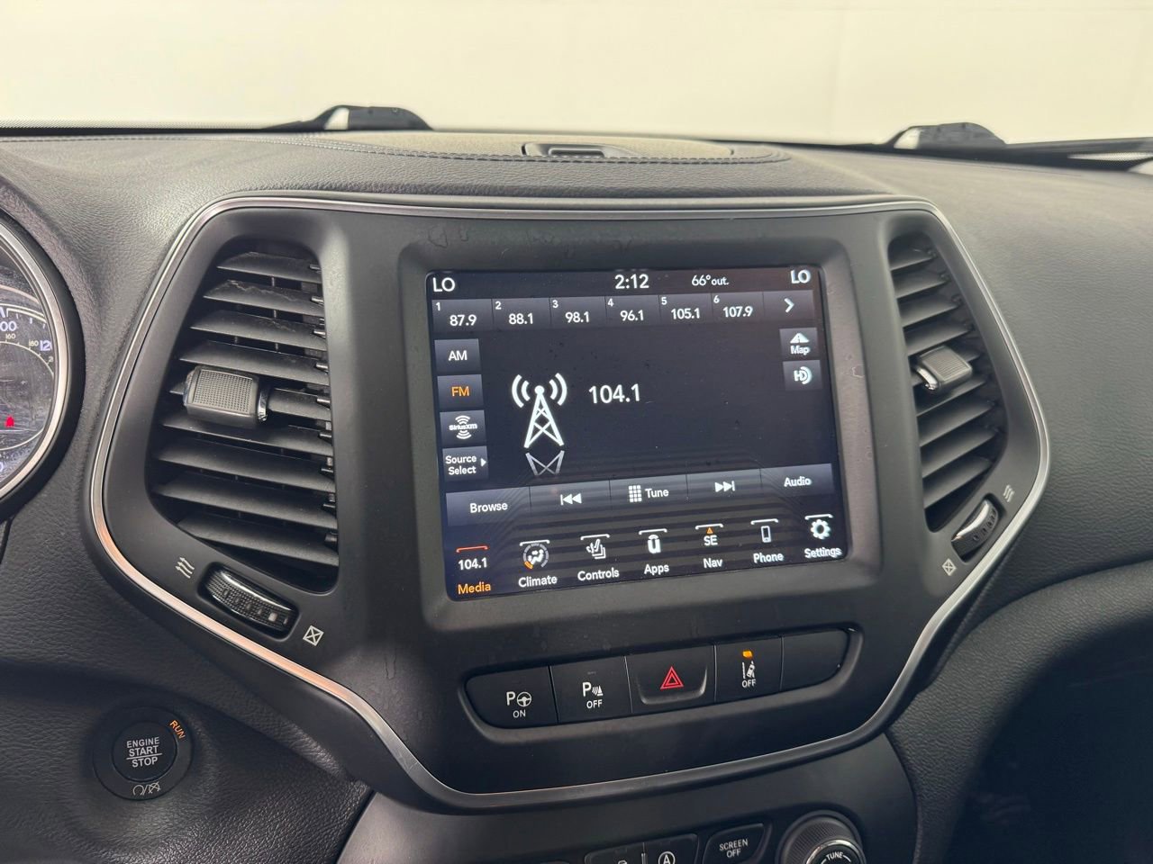 Used 2023 Jeep Cherokee Altitude Lux image 15